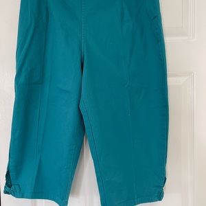 Women’s capris, size 16P, worn twice, like new